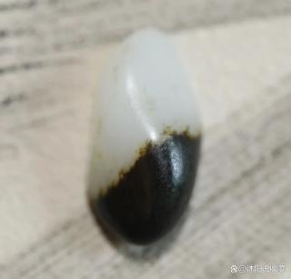 和田玉中最老熟的料籽,万年黑皮料