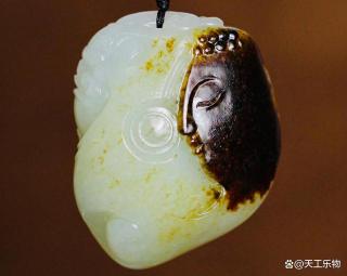 不走寻常路的黑皮籽料!和田玉猎奇玩家首选!