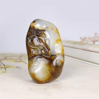 和田玉匠人凌晨三点凿开黑皮,露出羊脂白肉马挂件真容🐎